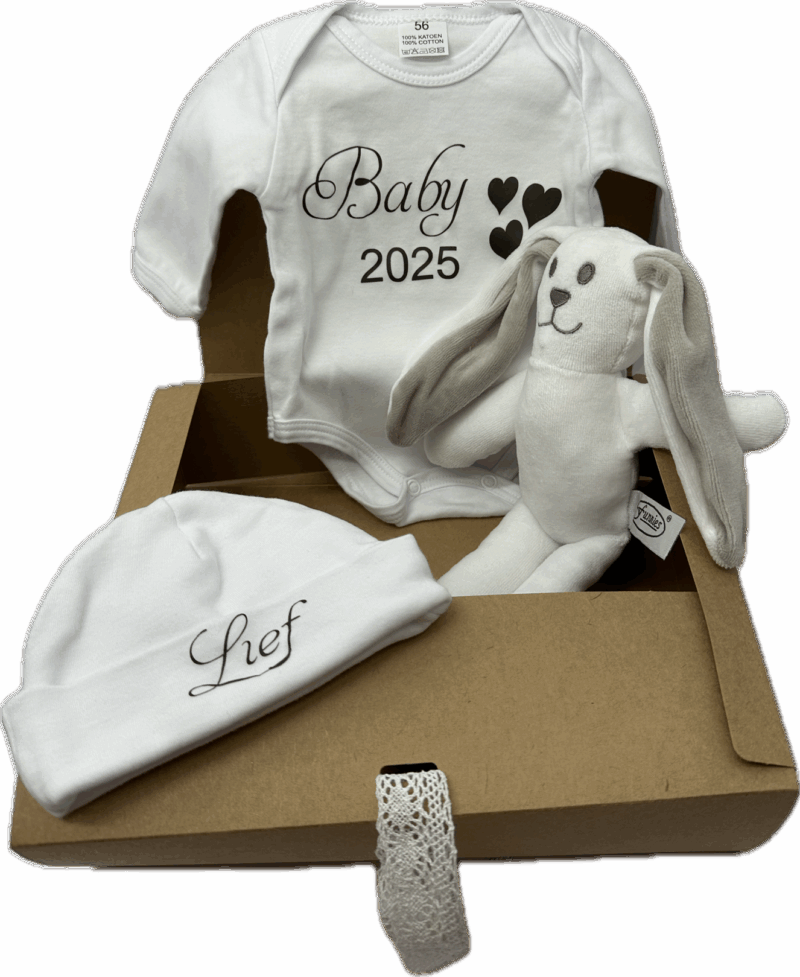 Kraamcadeau set wit baby 2025 of 2026 - babyshower- zwanger-ouders-baby